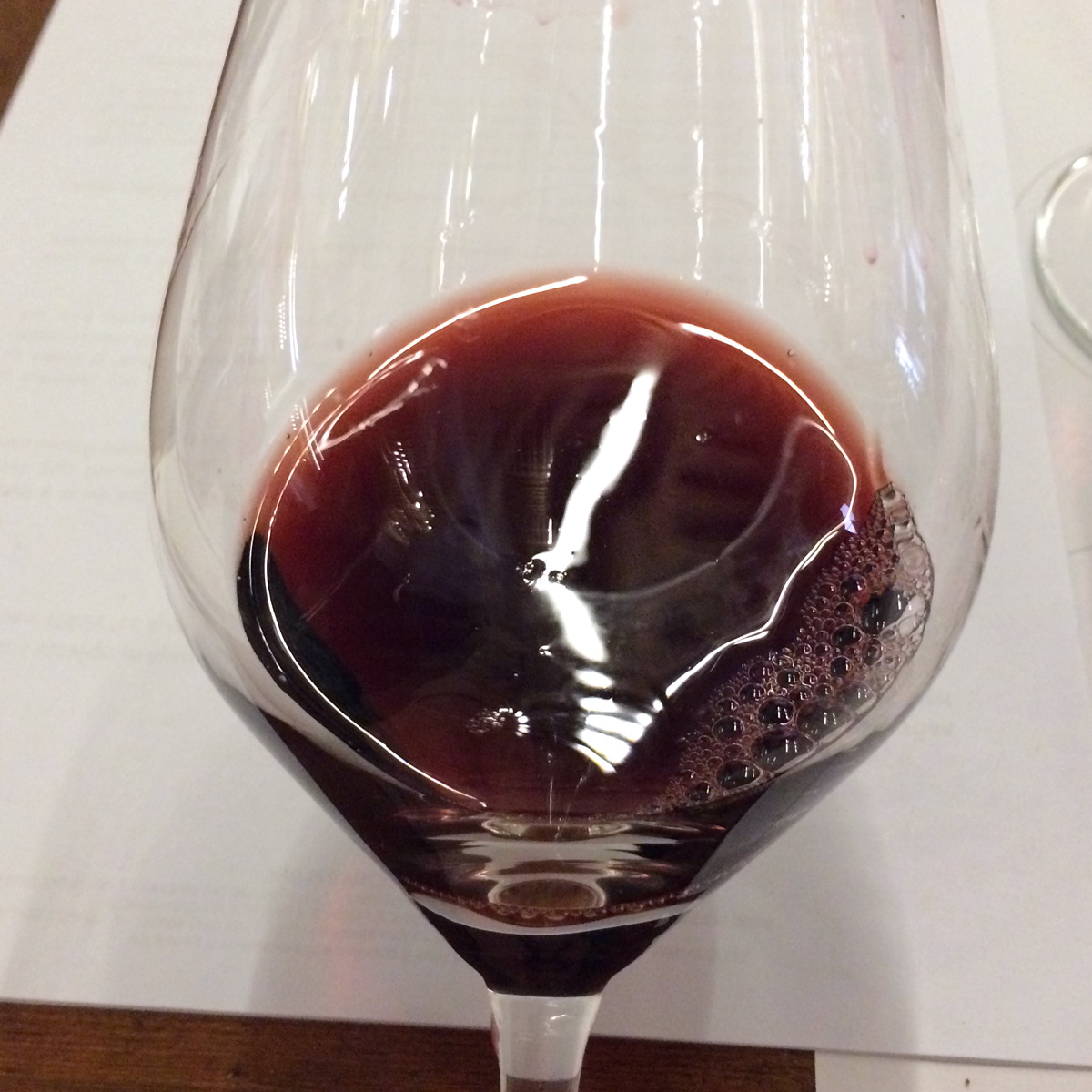 Amarone-della-Valpolicella-wine-glass-color