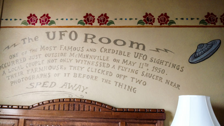 Hotel Oregon-McMenamin-ufo-room-1